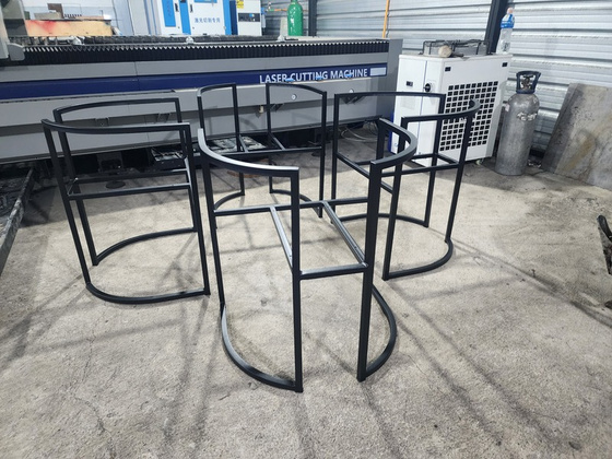 Muebles con estructuras de metal